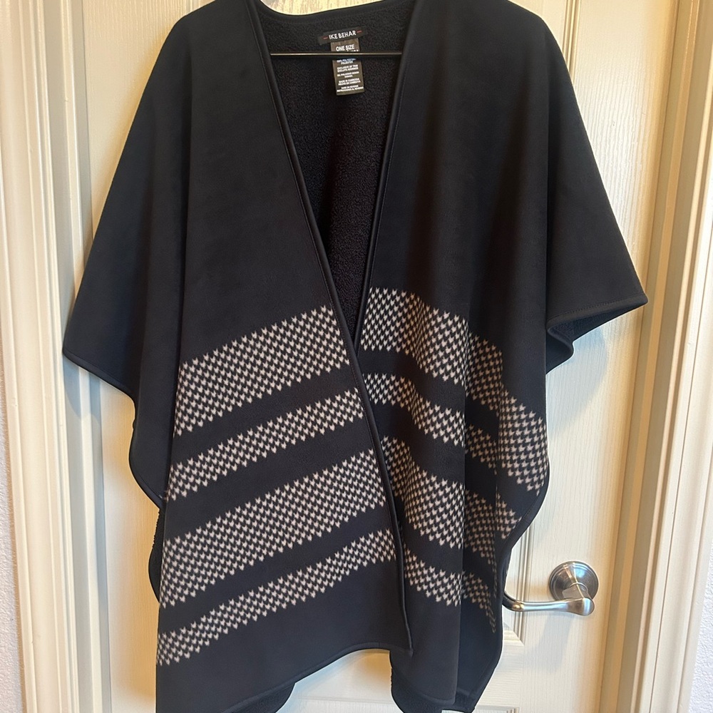 Ike Behar Black and White Patterned Poncho, Size O/S